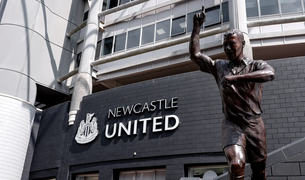 Statue d'Alan Shearer devant le stade de Newcastle, St James Park