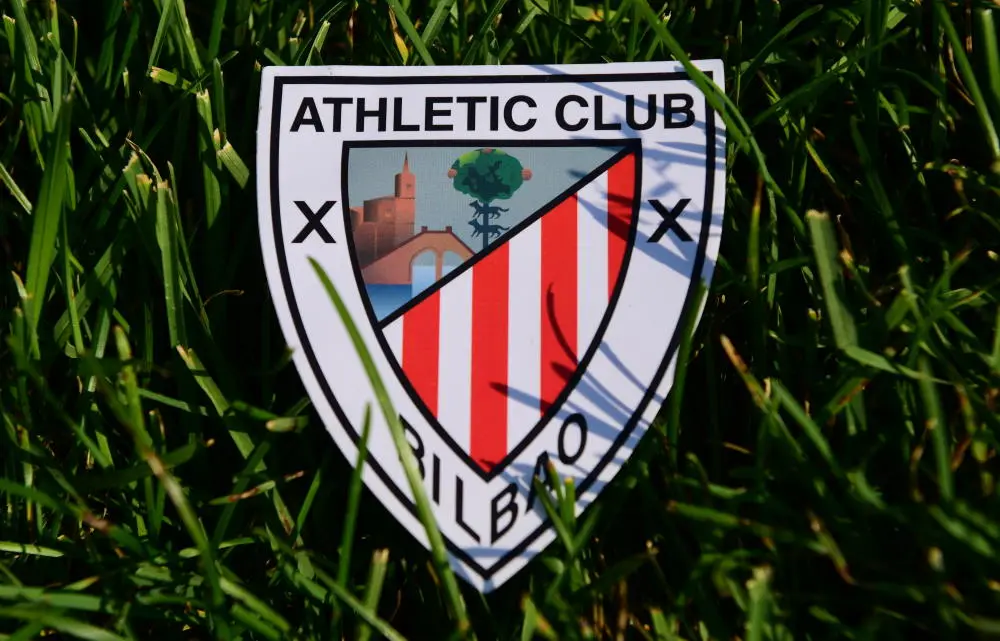 Écusson de l'Athletic Bilbao dans la pelouse