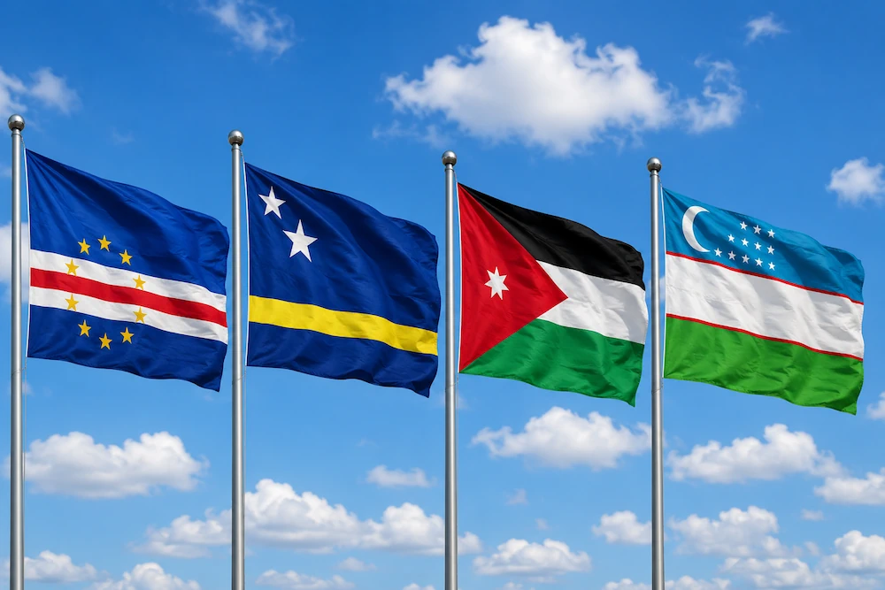Drapeaux du Cap-Vert, de Curaçao, de la Jordanie et de l'Ouzbékistan