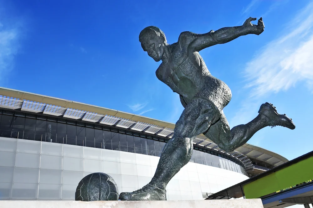 Sculpture de Laszlo Kubala devant le Camp Nou