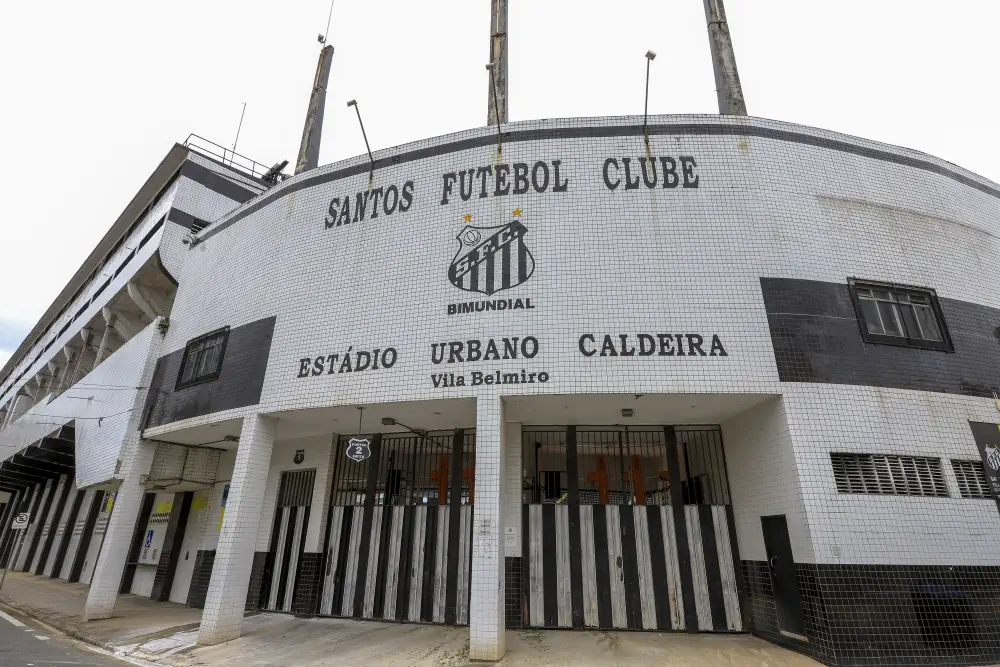Façade du stade domicile de Santos, l'Urbano Caldeira