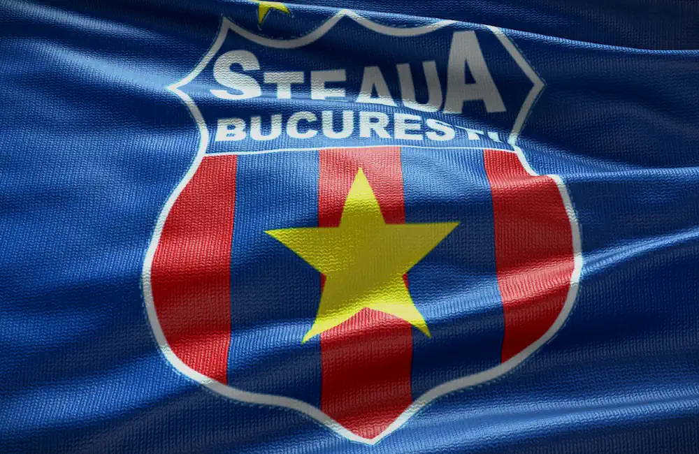 Écusson du Steaua Bucarest sur un drapeau